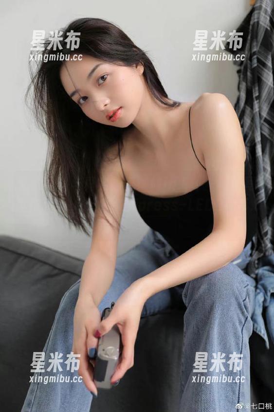精致风格与真实情感：Min.E (민이)的写真作品集LeeheeExpress–LEDG分享.txt